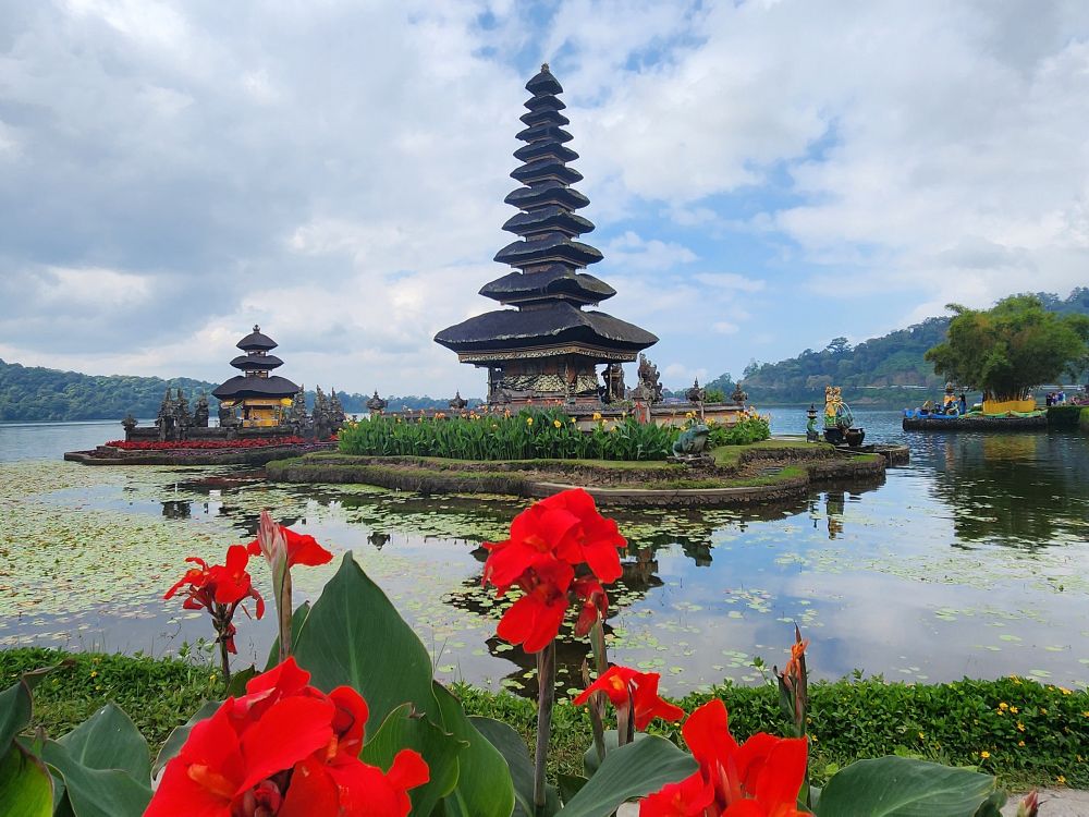 Besøk Ulun Danu vanntempel på Bali